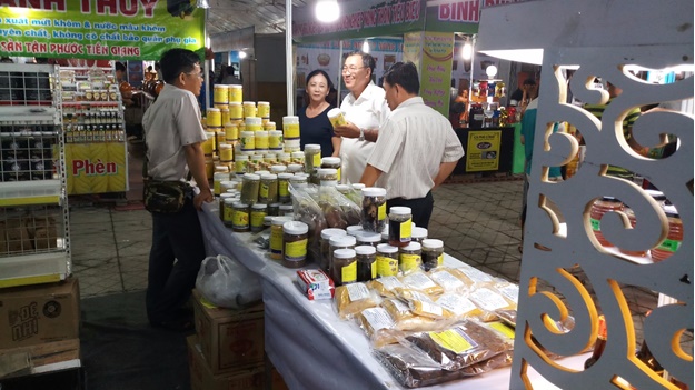 Nhiều sản phẩm CNNTTB của tỉnh Bà Rịa – Vũng Tàu được trưng bày và bán tại hội chợ CNTM khu vực Đồng bằng sông Cửu Long – Kiên giang năm 2018