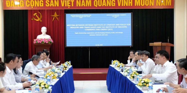 Viện Nghiên cứu Chiến lược, Chính sách Công Thương làm việc với Viện Công nghiệp, Thương mại và Năng lượng Lào