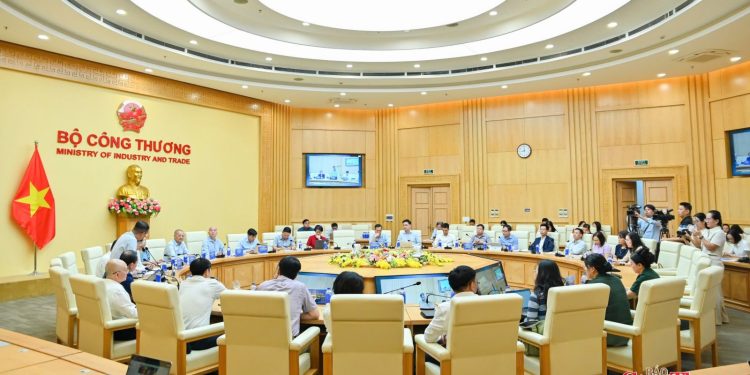 Họp chuyên đề về công tác xây dựng, hoàn thiện thể chế ngành Công Thương