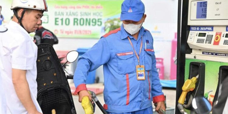 Chính phủ ban hành Nghị quyết về việc kéo dài thời hạn áp dụng ưu đãi thuế xăng dầu đến hết năm 2026