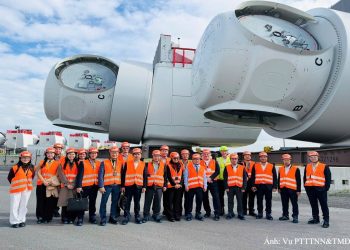 Thứ trưởng Trương Thanh Hoài khảo sát nhà máy sản xuất Nacelle và làm việc với Siemens Energy tại Cuxhaven